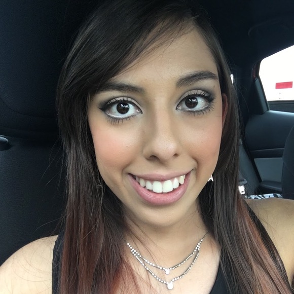 Meet your Posher, Evelynn - Picture 1 of 1